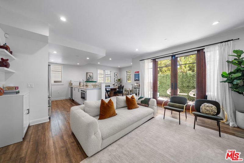 859 S Lucerne Boulevard 110