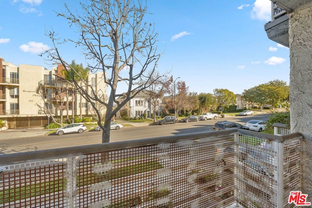 1515 S Beverly Drive 201