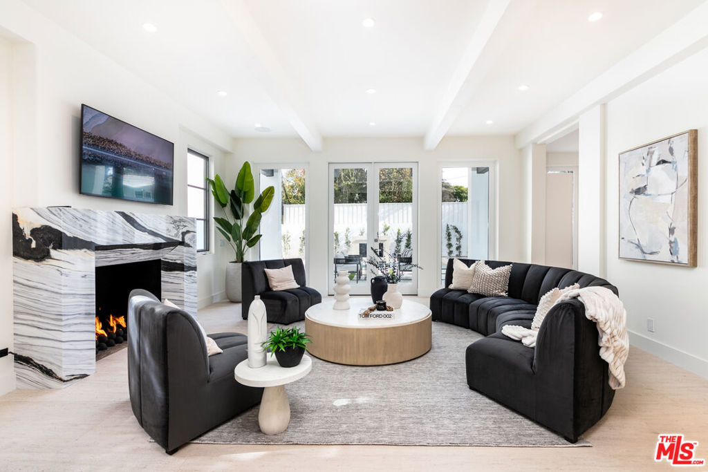 Properties 2 526 N Plymouth Boulevard