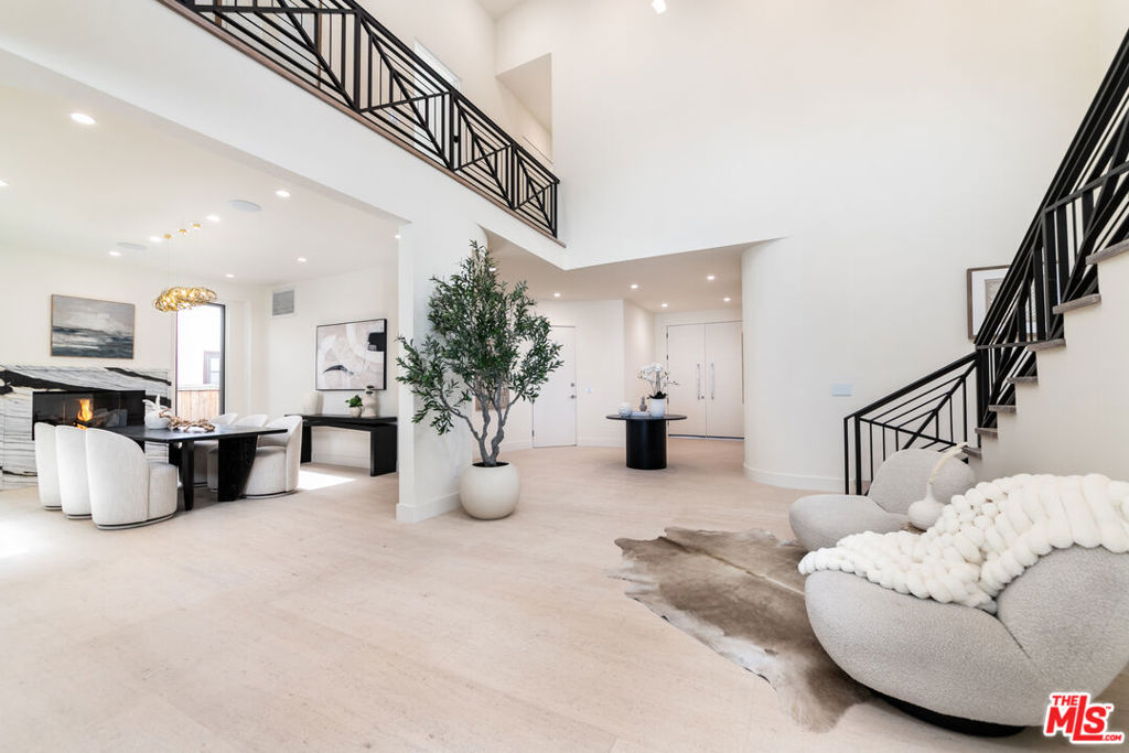 Properties 4 526 N Plymouth Boulevard