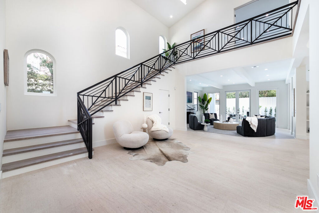 Properties 1 526 N Plymouth Boulevard