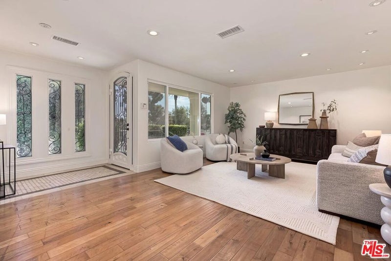 14707 W Sunset Boulevard