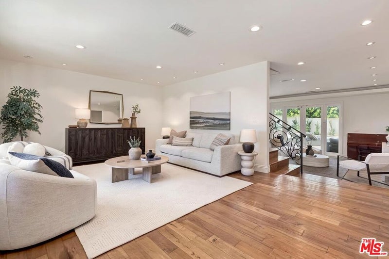 14707 W Sunset Boulevard