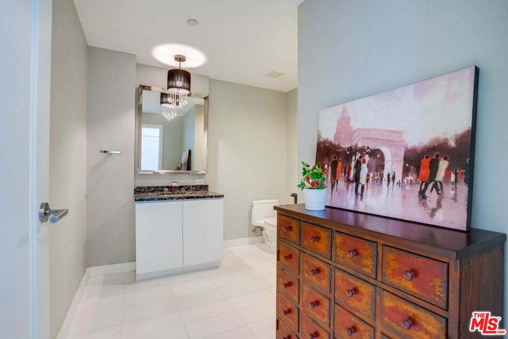 900 W Olympic Boulevard 31F
