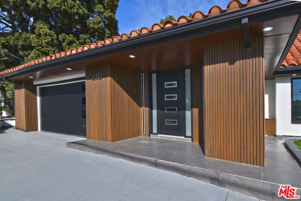 Properties 3 12112 Woodley Avenue