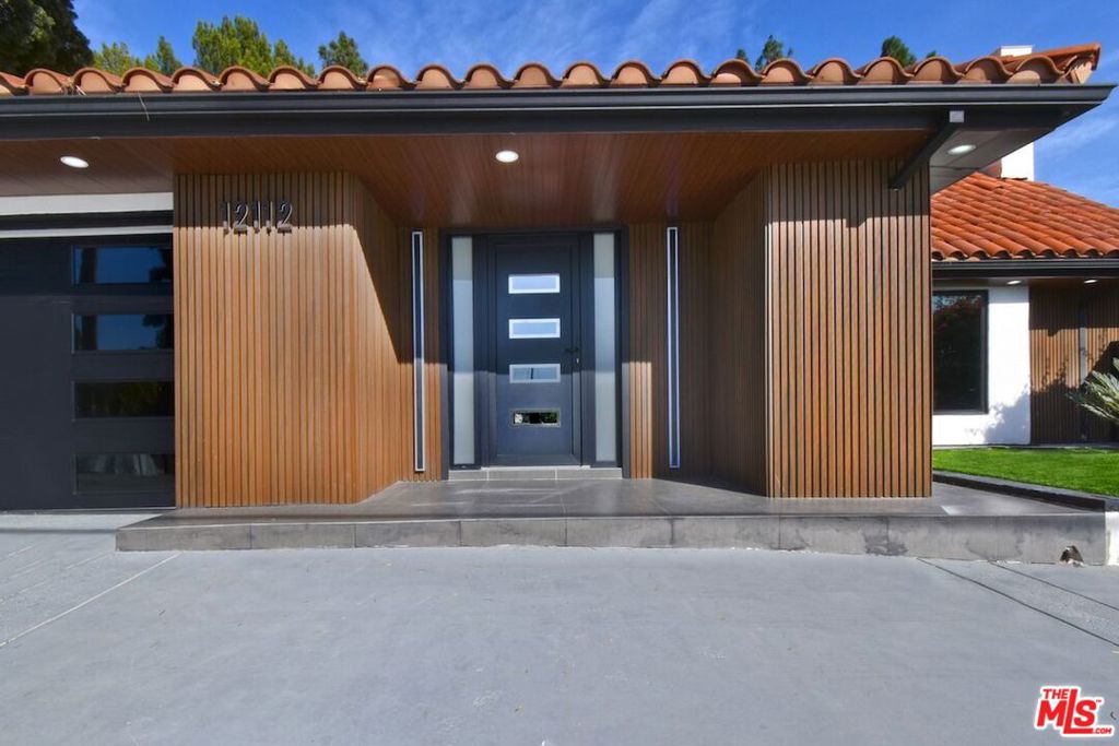 Properties 2 12112 Woodley Avenue