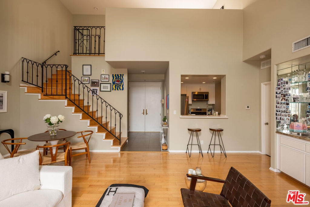 930 N Doheny Drive 305