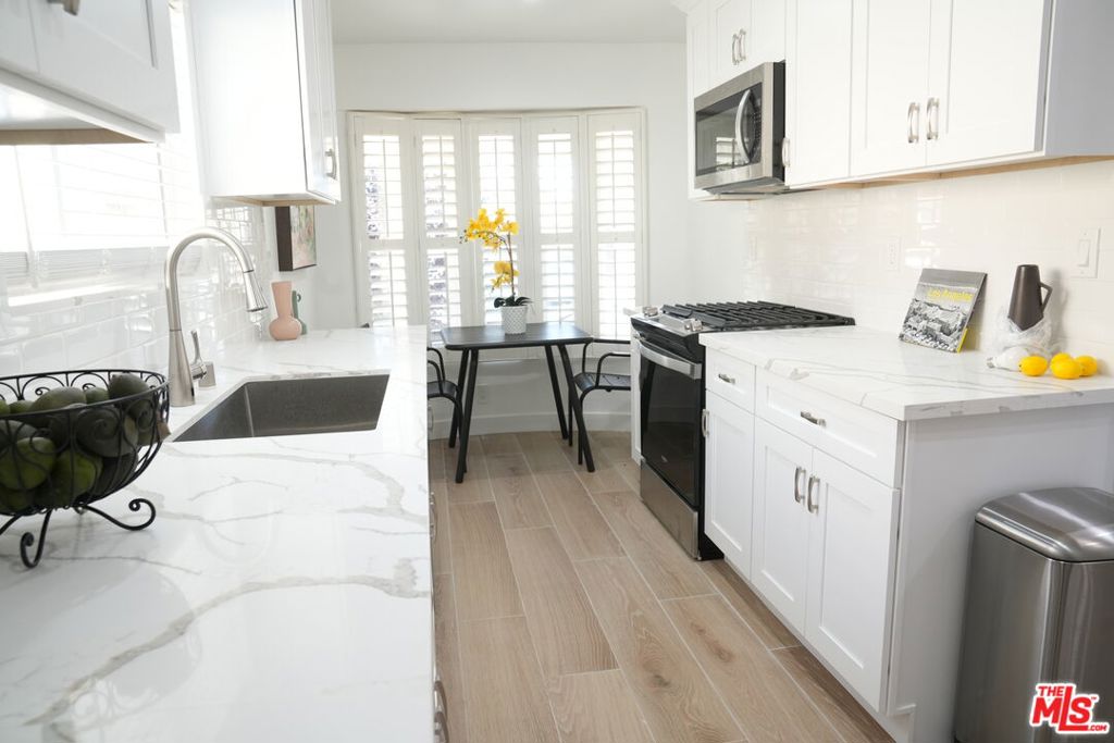 4243 W 58th Place
