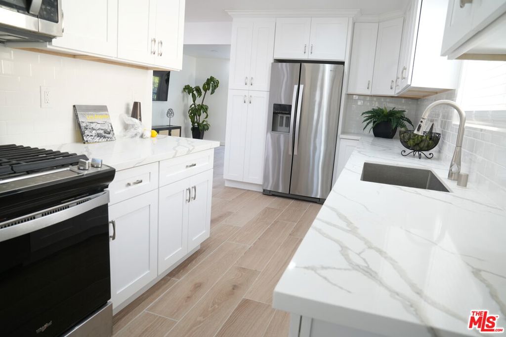 4243 W 58th Place