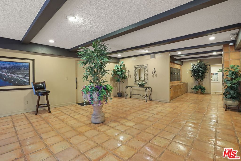 2700 Cahuenga Boulevard 2217
