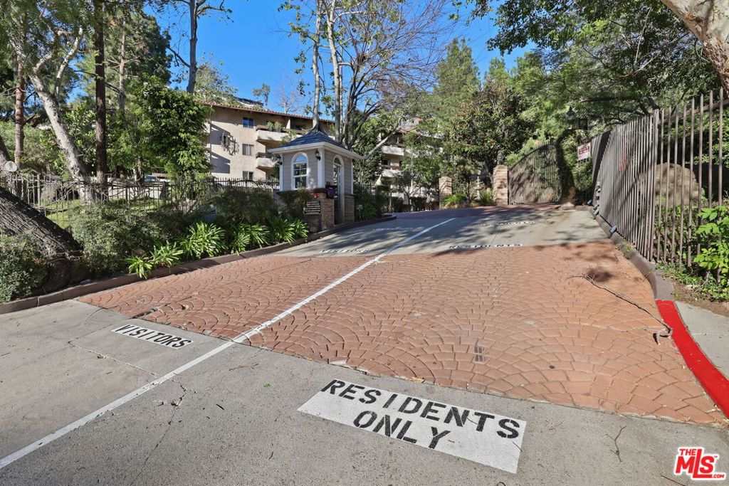 2700 Cahuenga Boulevard 2217