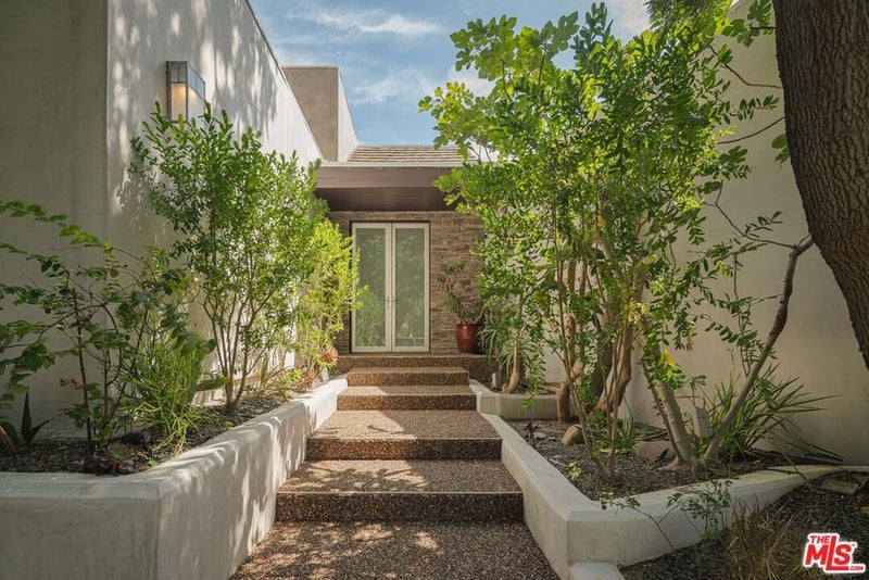 3084 Franklin Canyon Drive