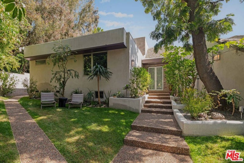 3084 Franklin Canyon Drive