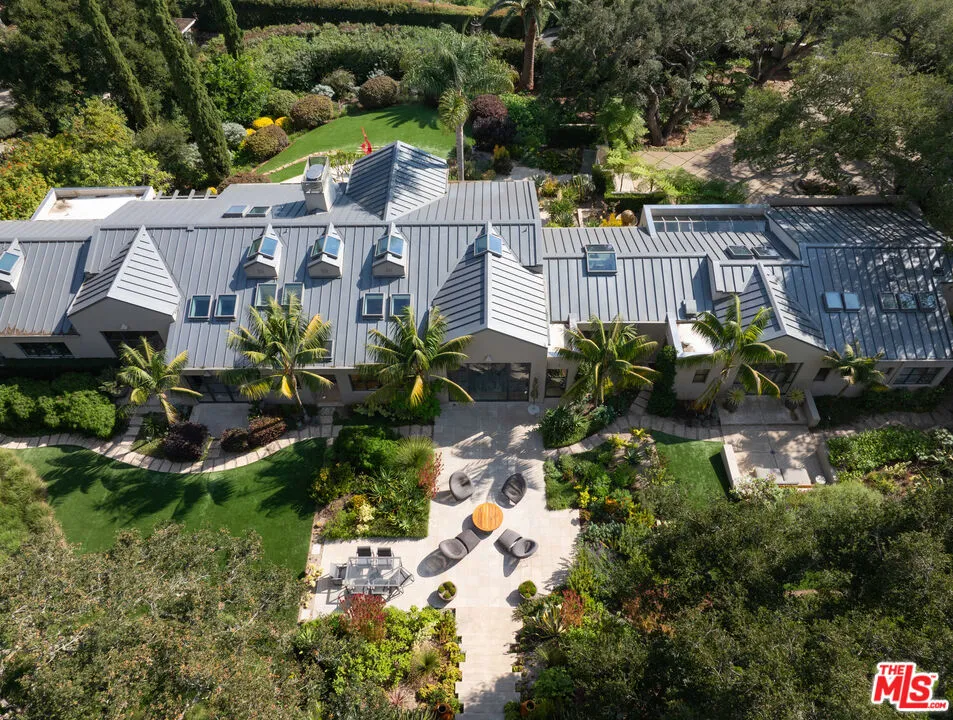 Montecito, California 93108, United States, 3 Bedrooms Bedrooms, ,4 BathroomsBathrooms,Residential,Active,231156