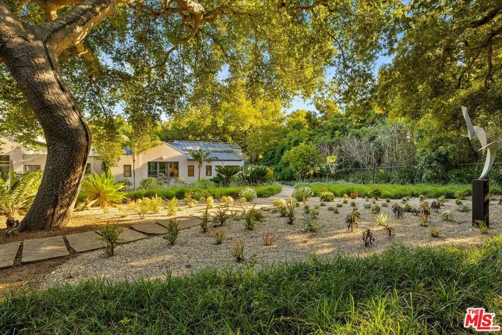 Montecito, California 93108, United States, 3 Bedrooms Bedrooms, ,4 BathroomsBathrooms,Residential,Active,231156