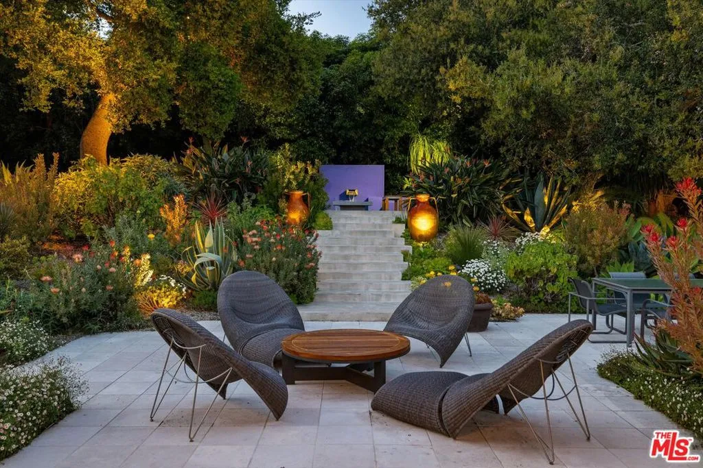 Montecito, California 93108, United States, 3 Bedrooms Bedrooms, ,4 BathroomsBathrooms,Residential,Active,231156