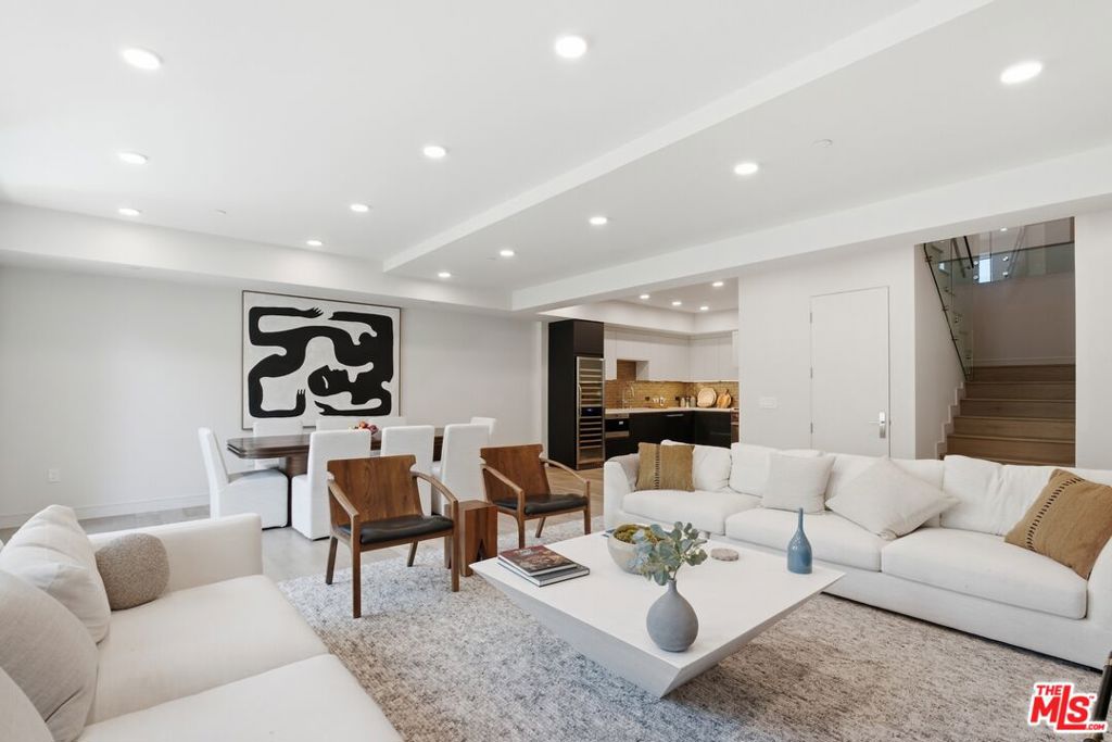 505 S Barrington Avenue 104