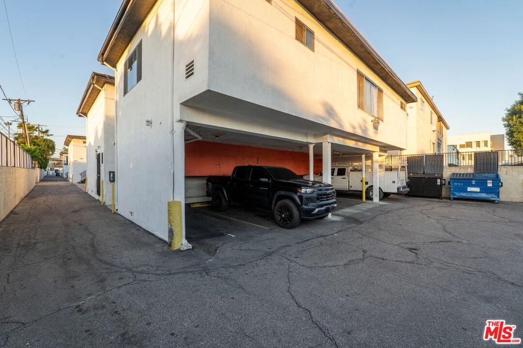 14924 Roscoe Boulevard