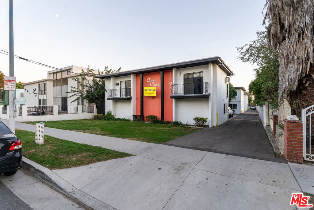 14924 Roscoe Boulevard