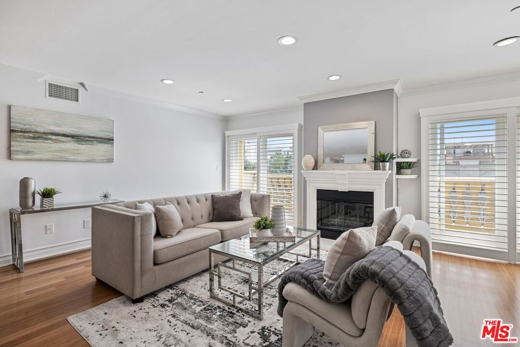 123 S Clark Drive PH1