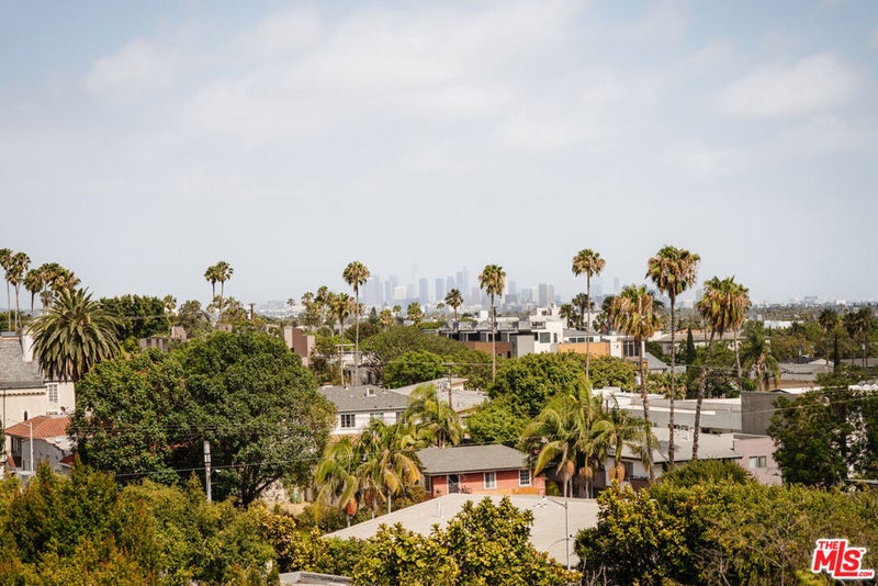 8400 De Longpre Avenue 410