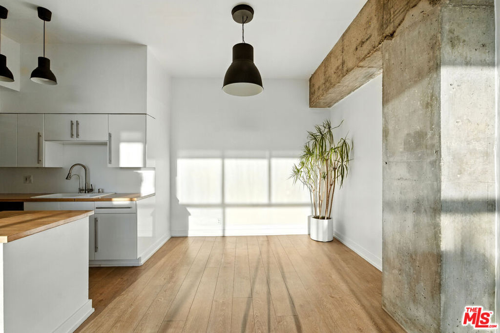 Properties 2 1155 N La Cienega Boulevard 5