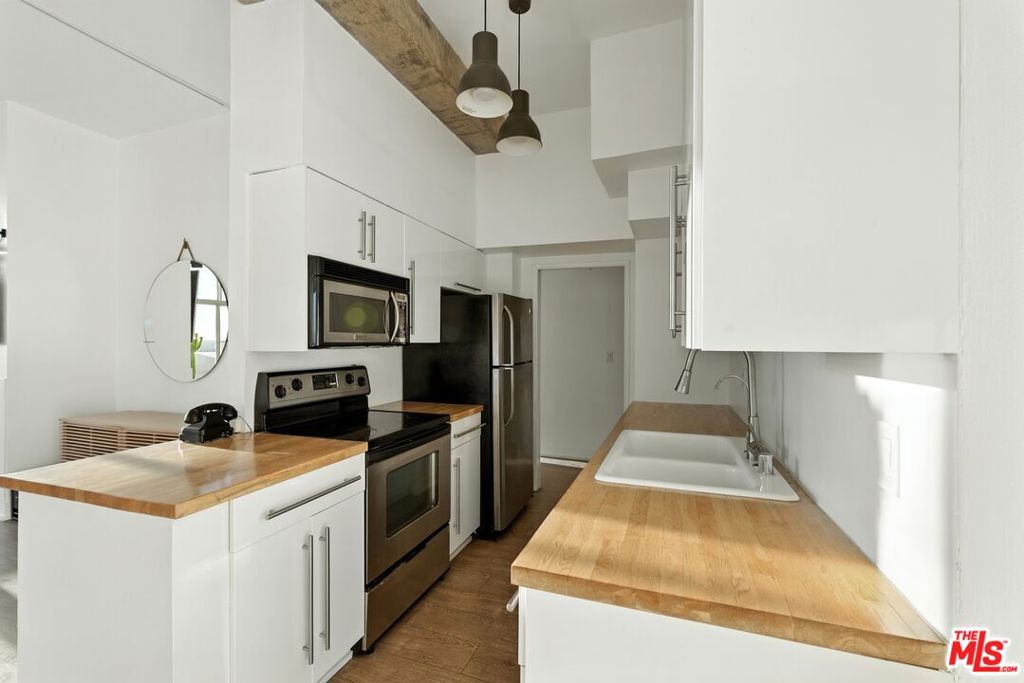 Properties 4 1155 N La Cienega Boulevard 5