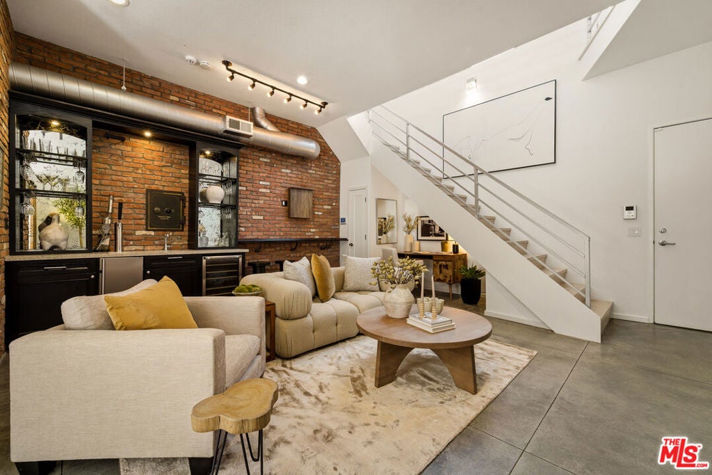 630 Rose Avenue 5