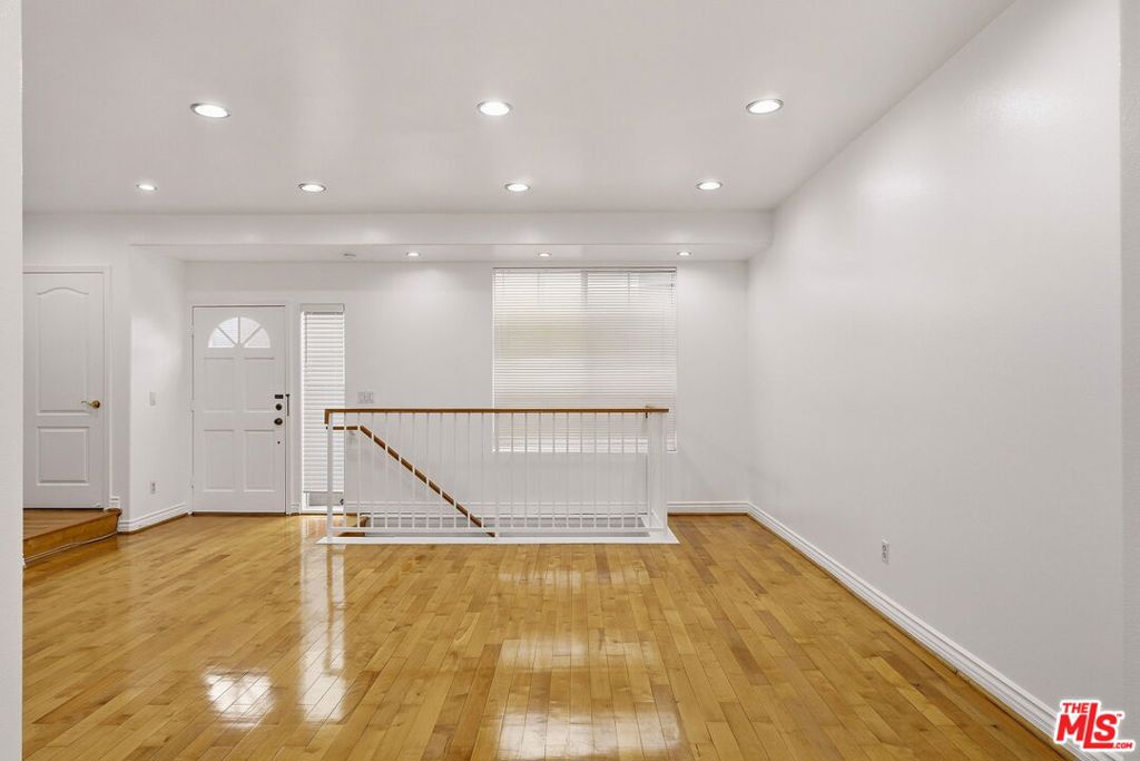 4838 Elmwood Avenue 7