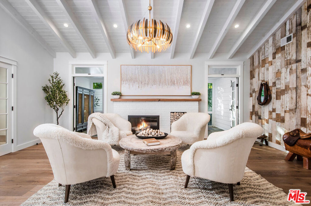 5525 Paradise Valley Road