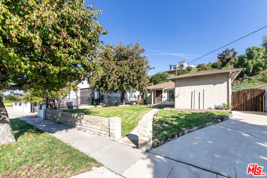 8422 Glencrest Drive