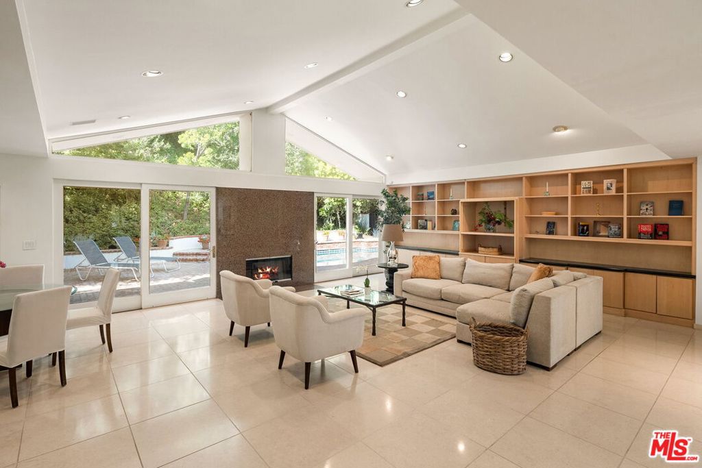 10853 Via Verona Street