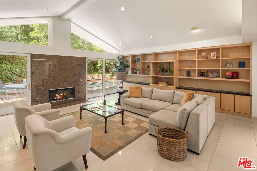 10853 Via Verona Street