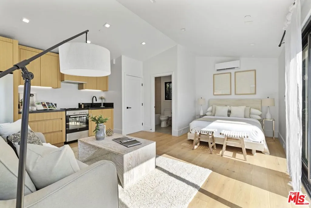 Los Angeles, California 90066, United States, 4 Bedrooms Bedrooms, ,4 BathroomsBathrooms,Residential,Active,208823