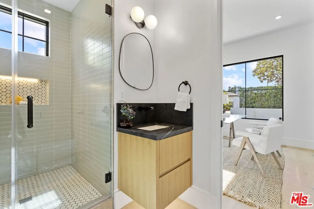 Los Angeles, California 90066, United States, 4 Bedrooms Bedrooms, ,4 BathroomsBathrooms,Residential,Active,208823