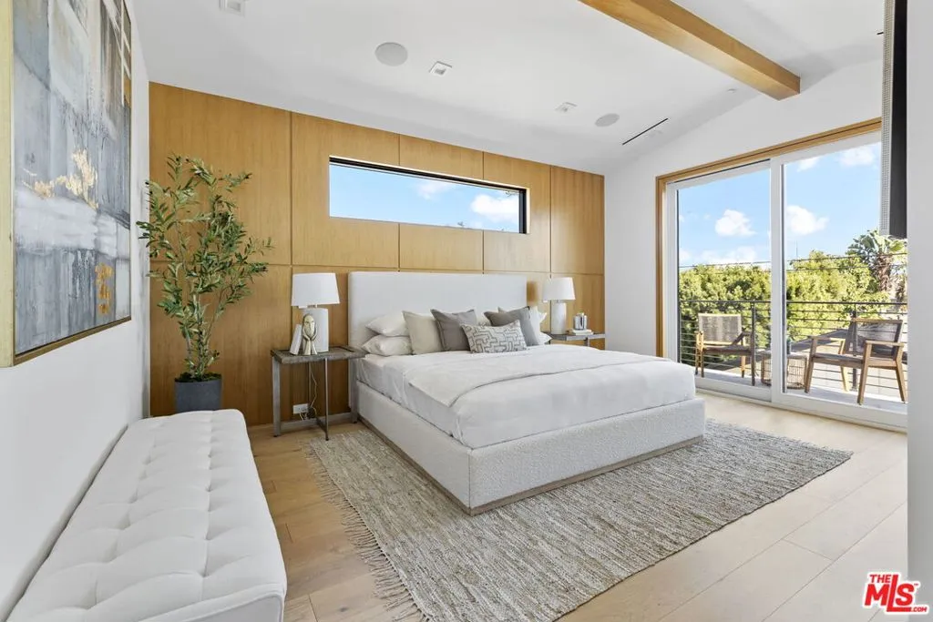 Los Angeles, California 90066, United States, 4 Bedrooms Bedrooms, ,4 BathroomsBathrooms,Residential,Active,208823