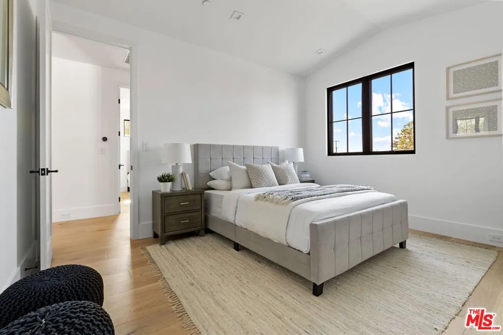 Los Angeles, California 90066, United States, 4 Bedrooms Bedrooms, ,4 BathroomsBathrooms,Residential,Active,208823