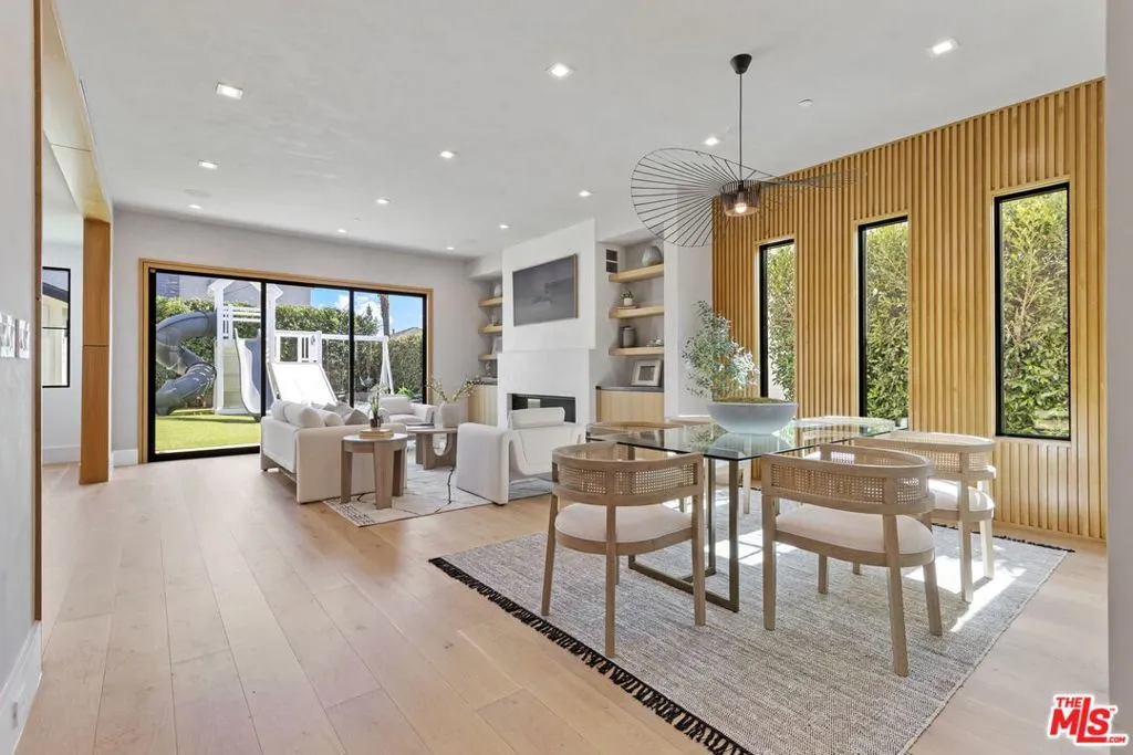 Los Angeles, California 90066, United States, 4 Bedrooms Bedrooms, ,4 BathroomsBathrooms,Residential,Active,208823