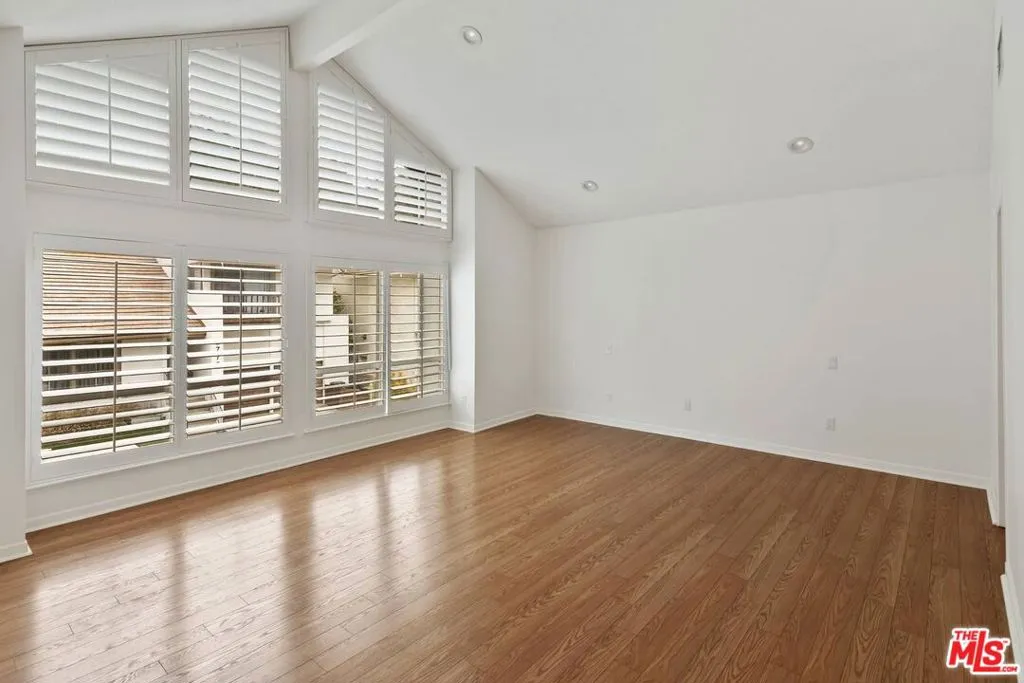 Los Angeles, California 90077, United States, 5 Bedrooms Bedrooms, ,3 BathroomsBathrooms,Residential,Active,193093