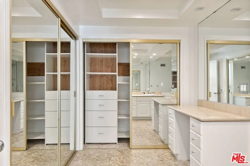 Los Angeles, California 90077, United States, 5 Bedrooms Bedrooms, ,3 BathroomsBathrooms,Residential,Active,193093