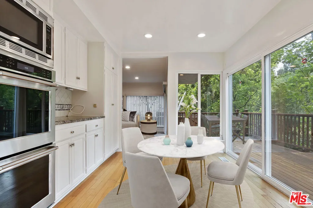 Los Angeles, California 90077, United States, 5 Bedrooms Bedrooms, ,3 BathroomsBathrooms,Residential,Active,193093