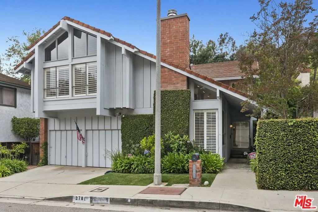 Los Angeles, California 90077, United States, 5 Bedrooms Bedrooms, ,3 BathroomsBathrooms,Residential,Active,193093