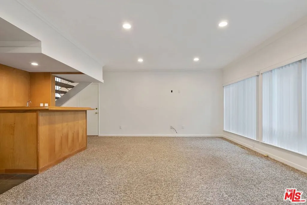 Los Angeles, California 90077, United States, 5 Bedrooms Bedrooms, ,3 BathroomsBathrooms,Residential,Active,193093