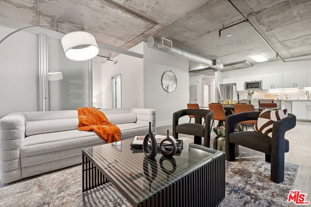 645 W 9th Street 530