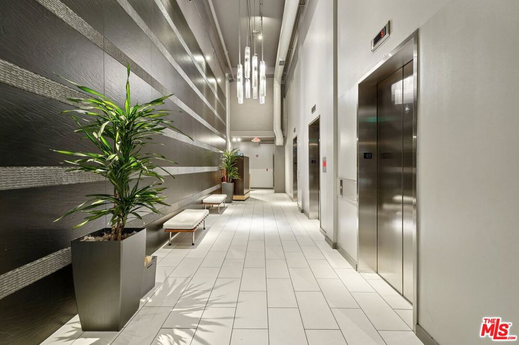 645 W 9th Street 530