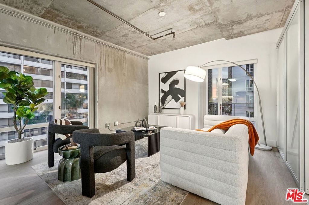 645 W 9th Street 530