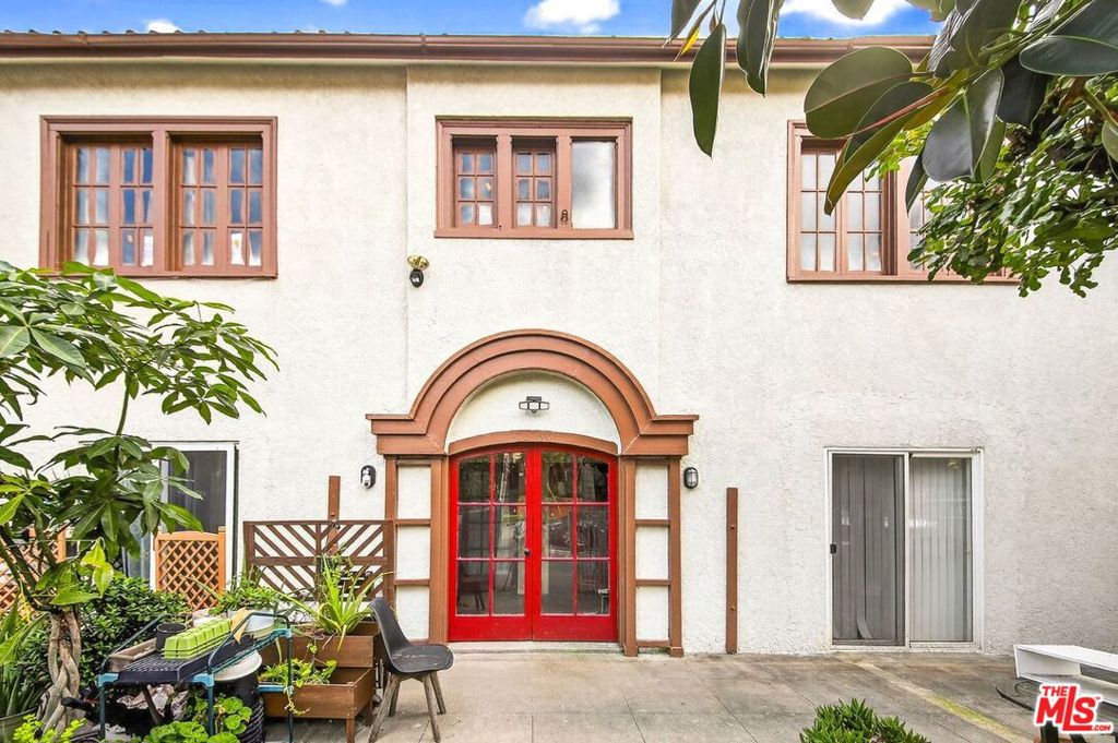 7360 Hollywood Boulevard A,B,C,D