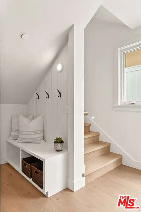 Manhattan Beach, California 90266, United States, 4 Bedrooms Bedrooms, ,4 BathroomsBathrooms,Residential,Pending,238875