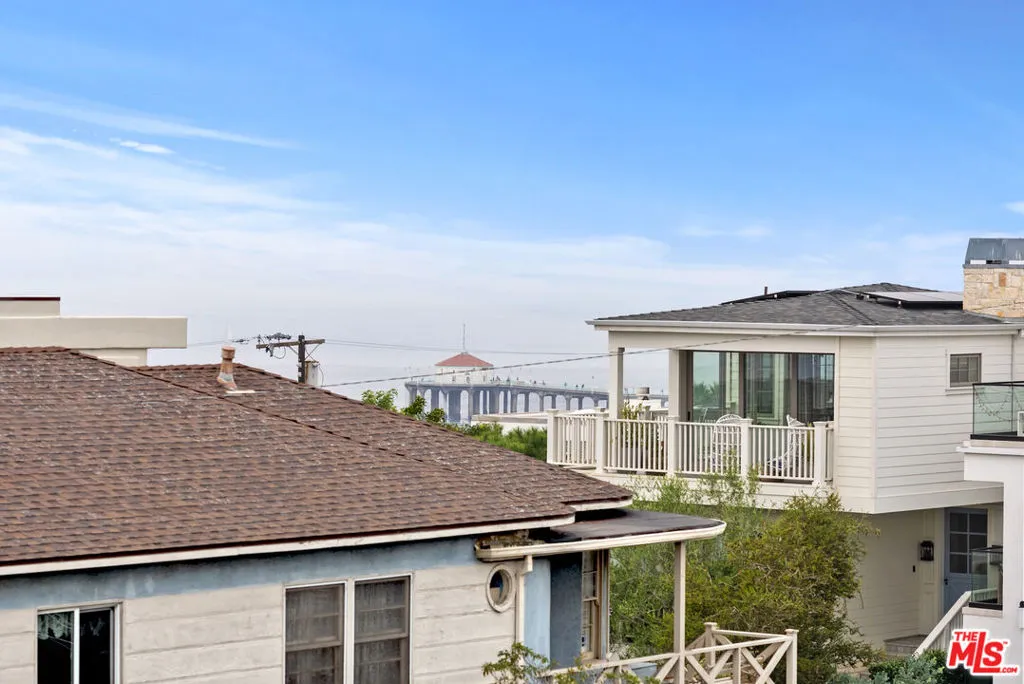 Manhattan Beach, California 90266, United States, 4 Bedrooms Bedrooms, ,4 BathroomsBathrooms,Residential,Pending,238875