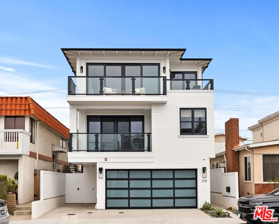Manhattan Beach, California 90266, United States, 4 Bedrooms Bedrooms, ,4 BathroomsBathrooms,Residential,Pending,238875